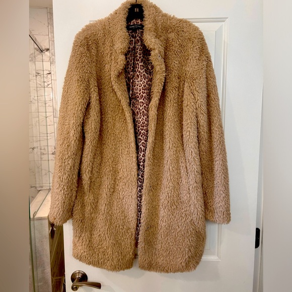 Beautiful woman’s coat - Picture 1 of 2